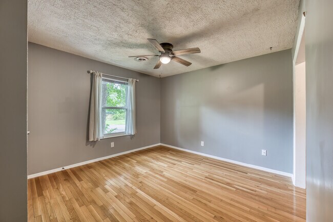 Foto del edificio - 8202 Westland Dr