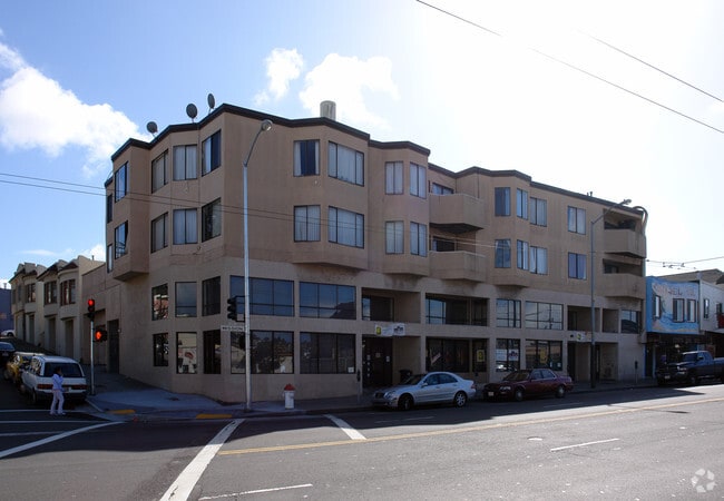 Building Photo - 4377 Mission St