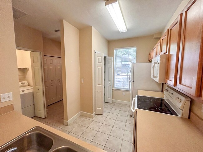 Building Photo - Garland #861