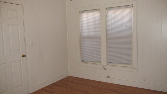 Building Photo - 1603 Avenue W