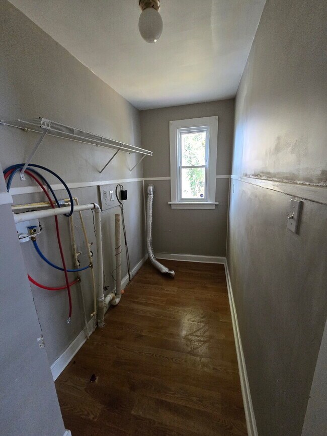 Building Photo - 209 Lincoln St