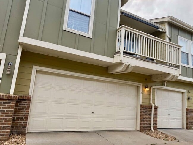 Building Photo - 11877 Oak Hill Way