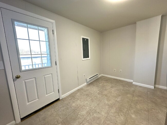 Building Photo - Renovated One Bedroom Apartment in Westminster