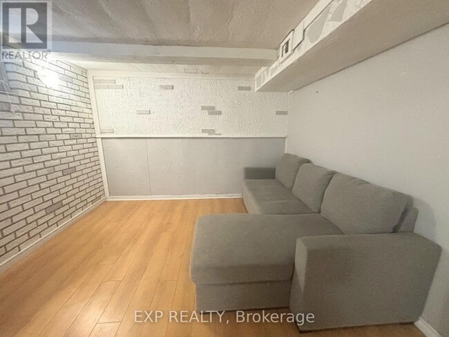 Building Photo - 381 Fleet St