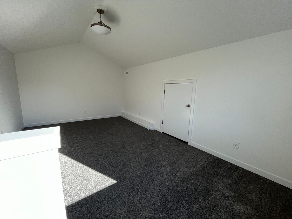 Foto principal - 1542 E. 3rd St