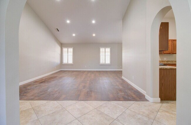 Building Photo - 4509 E Pearce Rd