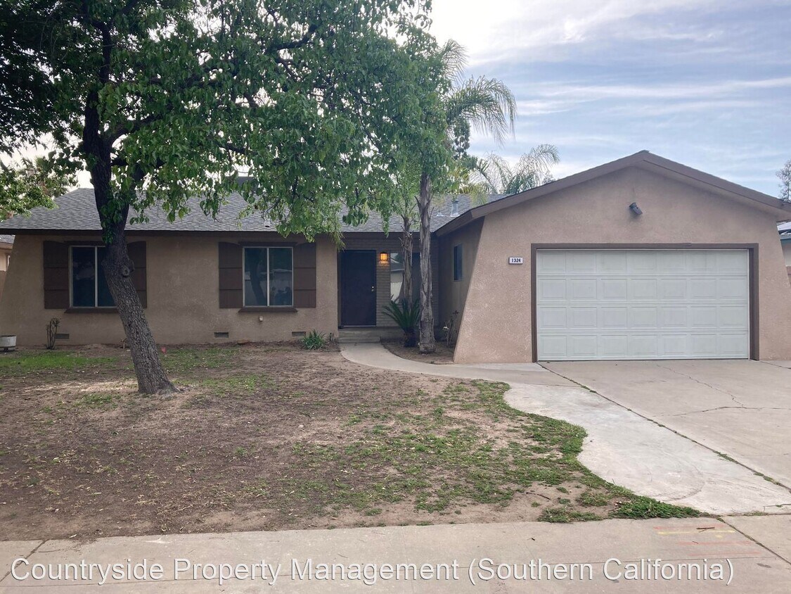 3 br, 2 bath House 1324 Ezie Ave House Rental in Clovis, CA