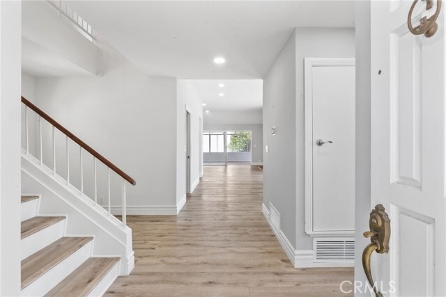 Building Photo - 6085 E Ridgewood Ct