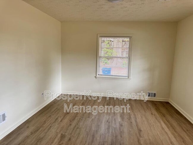 Building Photo - 1241 Dunbar Ave
