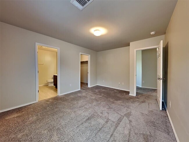 Building Photo - 333 Foxtrot Ter