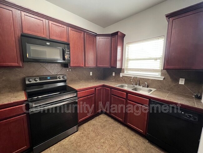 Building Photo - 17066 Jamestowne Dr