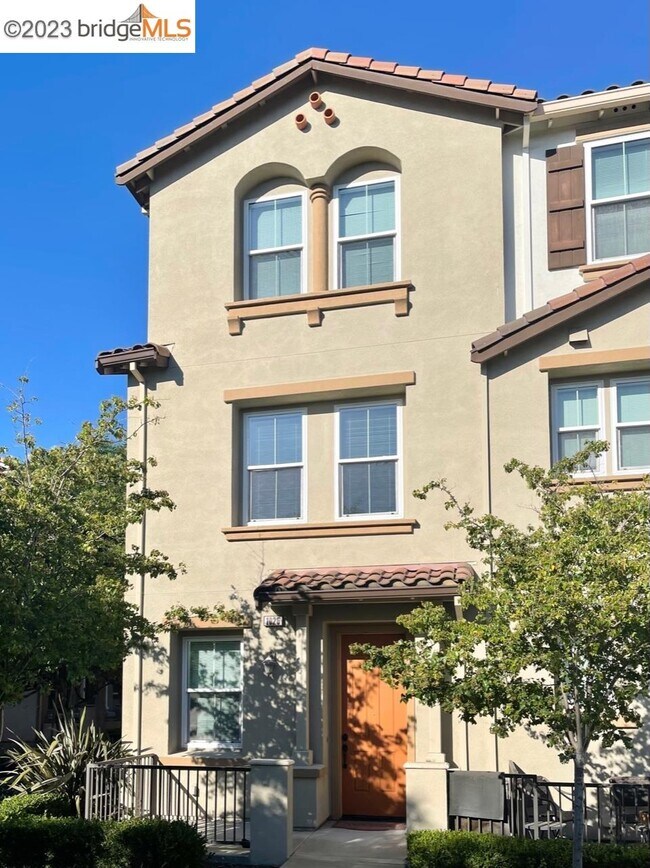 1026 Martin Luther King Dr, Hayward, CA 94544 Condo for Rent in