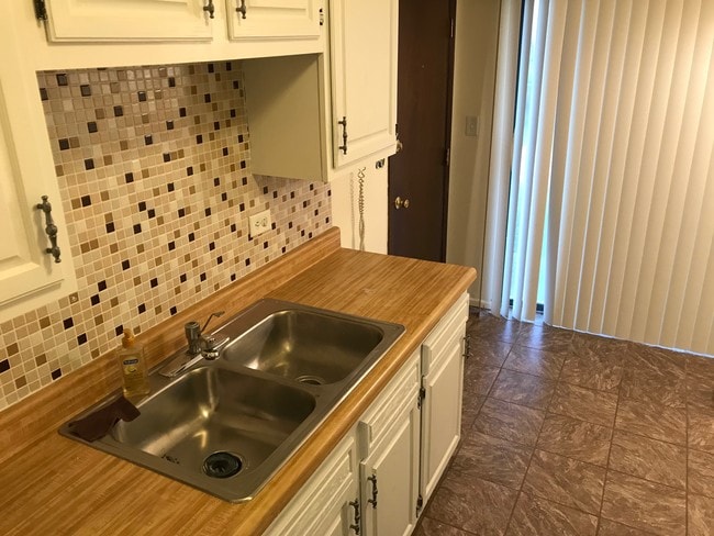 Building Photo - 255 E Rimini Ct