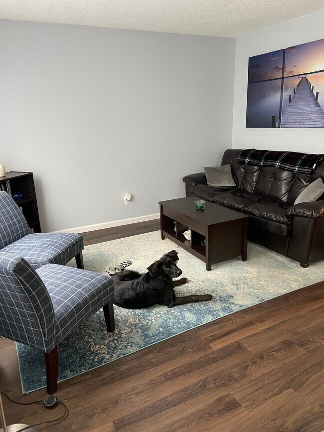 Foto del edificio - 2131 Cedar Ln