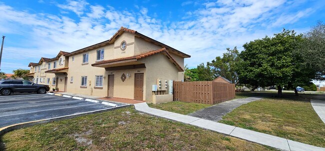 Foto del edificio - 17362 NW 74th Ave