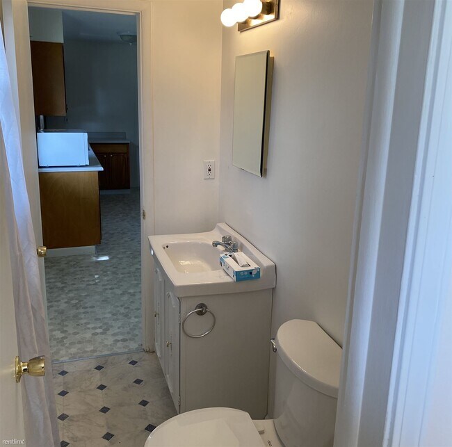 Building Photo - 3 br, 1.5 bath House - 3765 Hanchett St