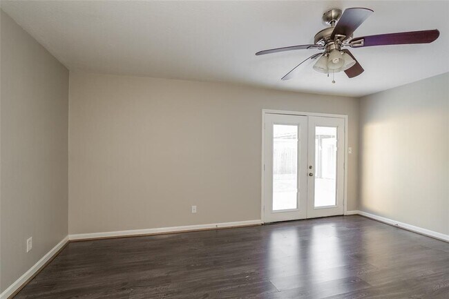 Building Photo - 5018 Pine Cliff Dr