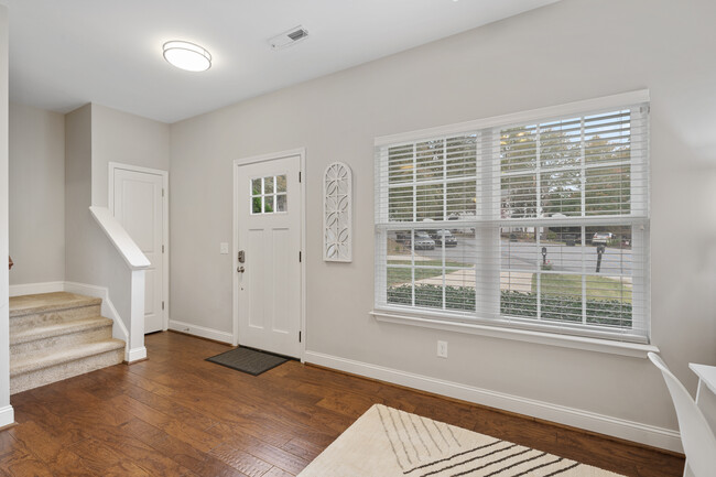 Building Photo - 124 Village Ct