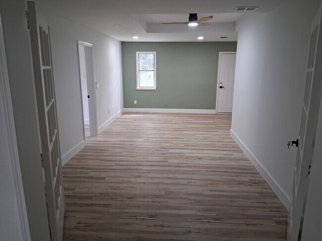 Foto del edificio - 702 American Blvd