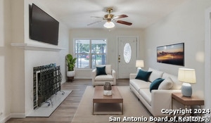 Building Photo - 2626 W Mistletoe Ave