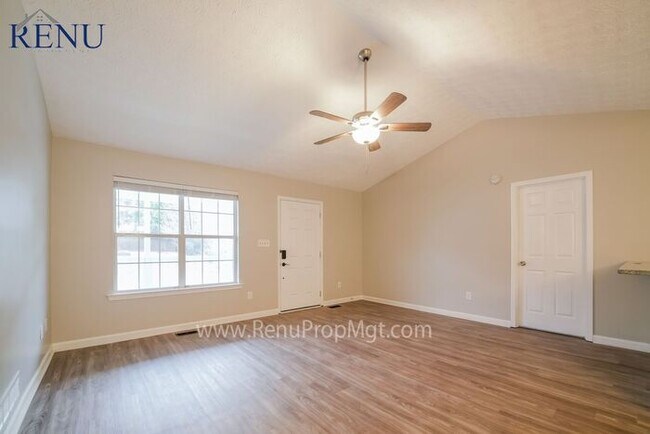 Building Photo - Now Available! 4 Bedroom 2.5 Bath!
