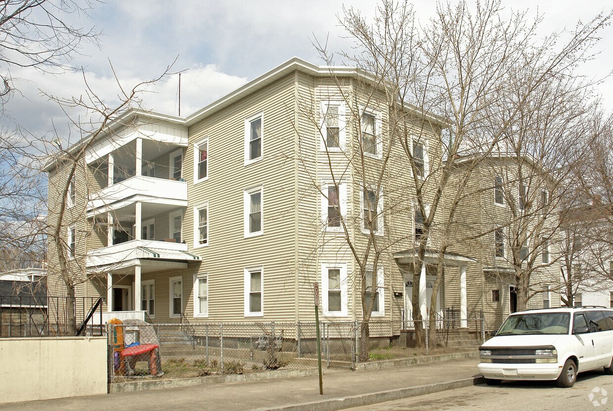 Primary Photo - 242 Cedar St