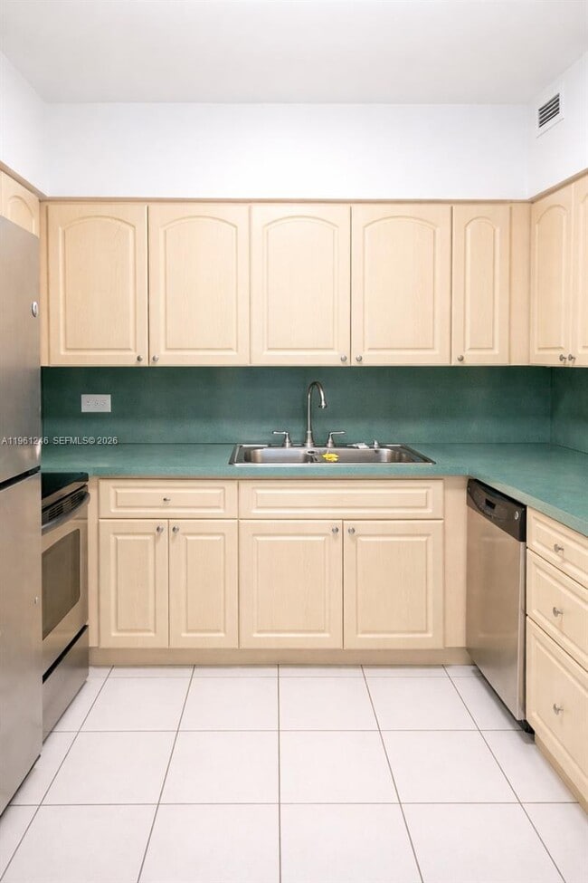 Building Photo - 7441 Wayne Ave