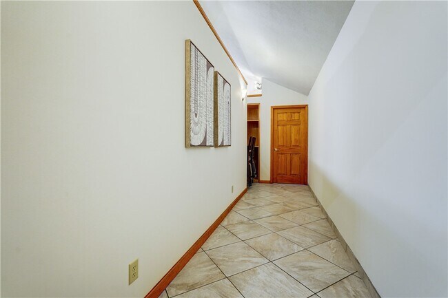 Building Photo - 2654 Whalen Rd