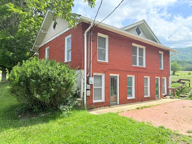 Building Photo - 1681 Linville Creek Rd