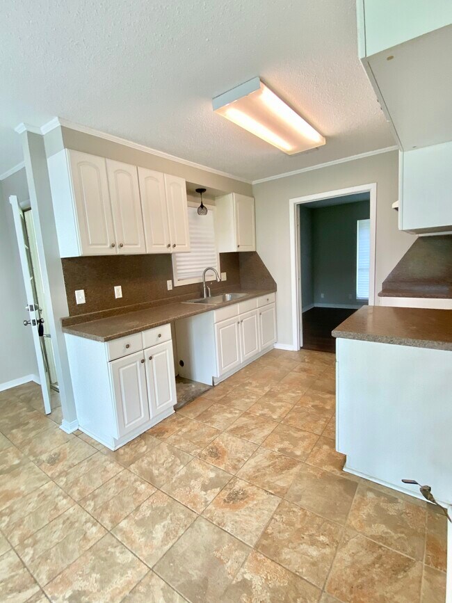 Building Photo - 218 Dauphine Dr