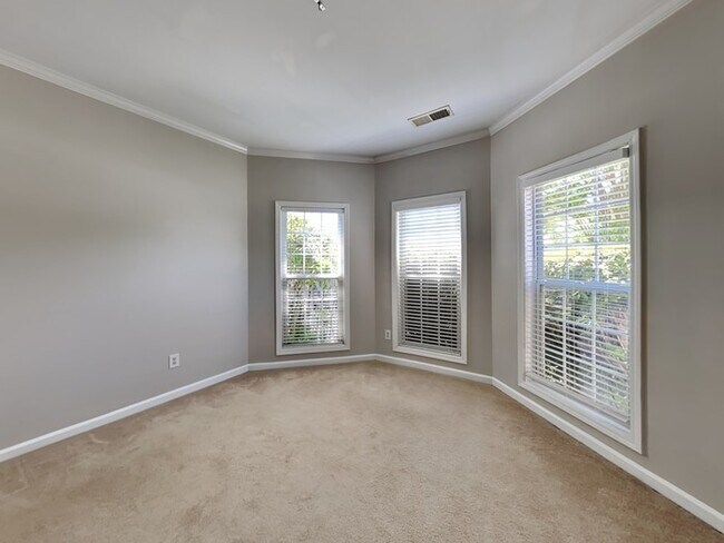 Building Photo - WOW! Great 5 Bed Home!