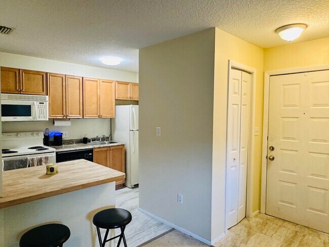 Building Photo - 225 S Tropical Trail