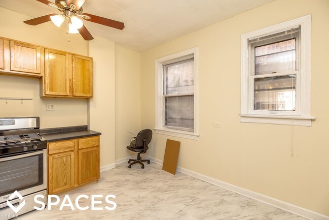 Building Photo - 2 br, 1 bath  - 4025 N Clarendon Ave 1