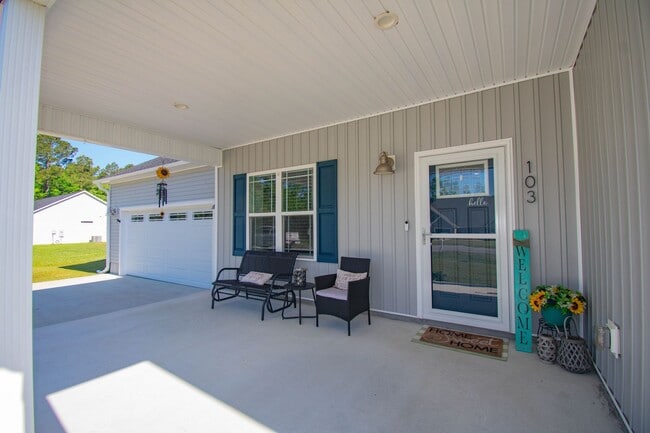 Foto del edificio - Coming Soon! 3 Bedroom 2.5 Bath - 25 Minutes from Camp Lejeune