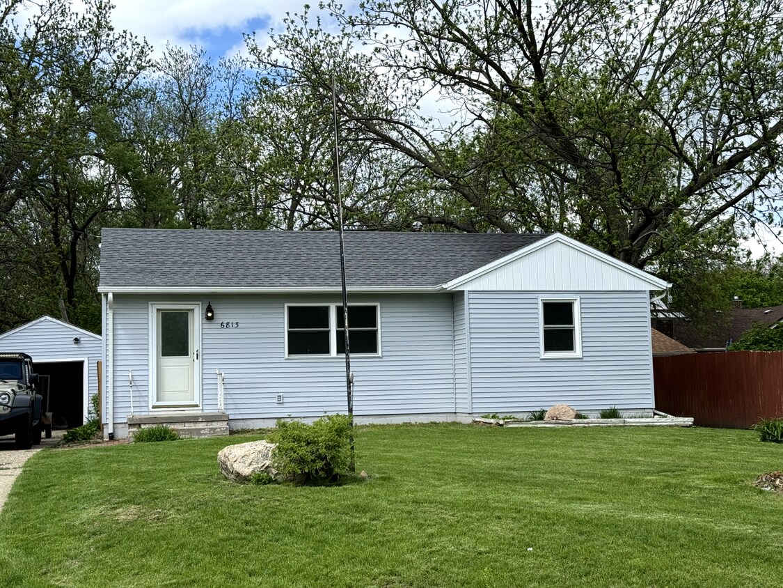 Primary Photo - 6813 Urbandale Ave