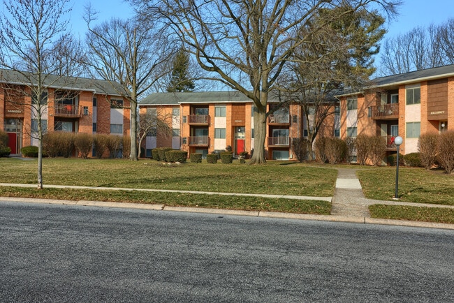 Building Photo - Briarcrest Gardens Apartments & Townhomes