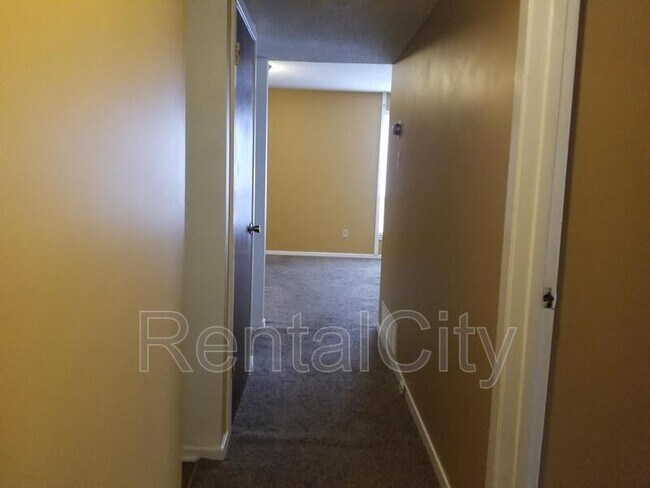 Foto del edificio - 818 N Highland Ave