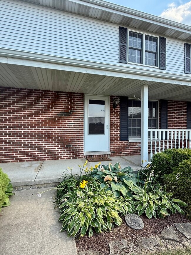 Building Photo - 106 Colonial Pkwy