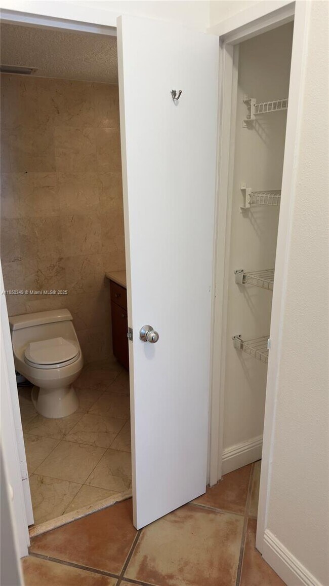 Foto del edificio - 3725 S Ocean Dr
