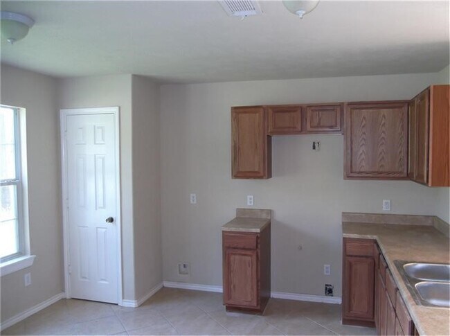 Building Photo - 2627 Desoto Sq Dr