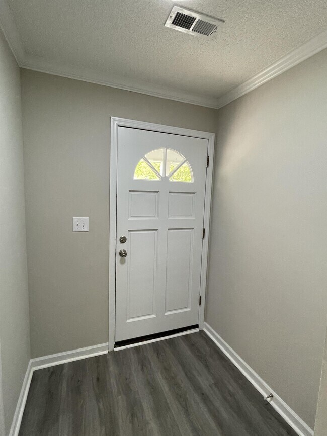 Foto del edificio - 120 Springfield Ln
