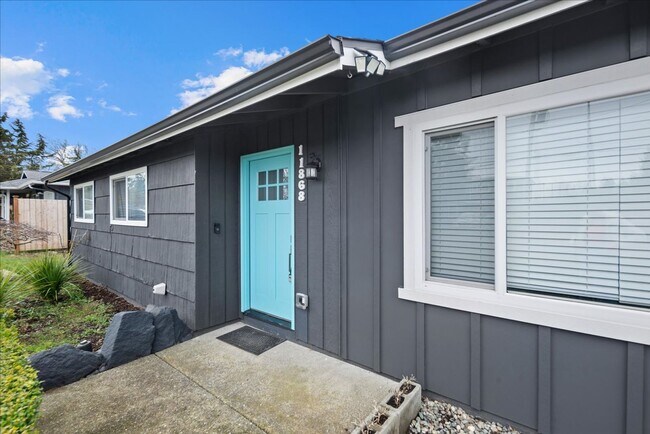 Foto del edificio - Remodeled Rambler with A/C and Large Yard