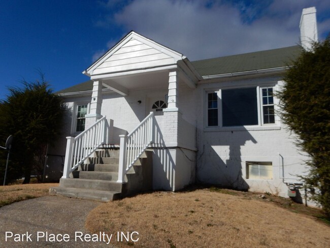 Building Photo - 3 br, 1.5 bath House - 1228 E Washington Ave