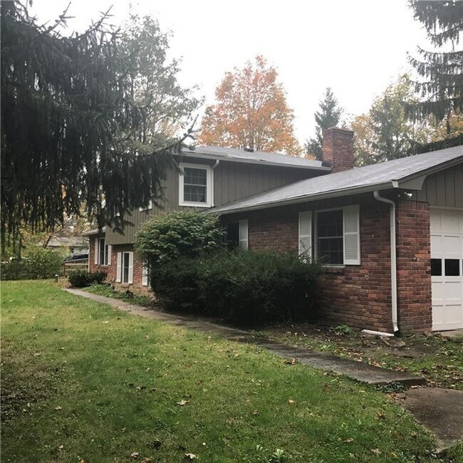 Building Photo - 1524 Woodside Dr