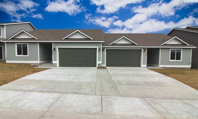 Foto del edificio - 3 Bed/2 Bath Townhouse in West Pasco