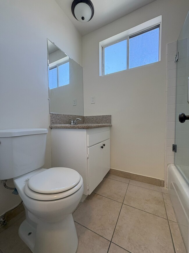 Foto del edificio - 4055 W 129th St