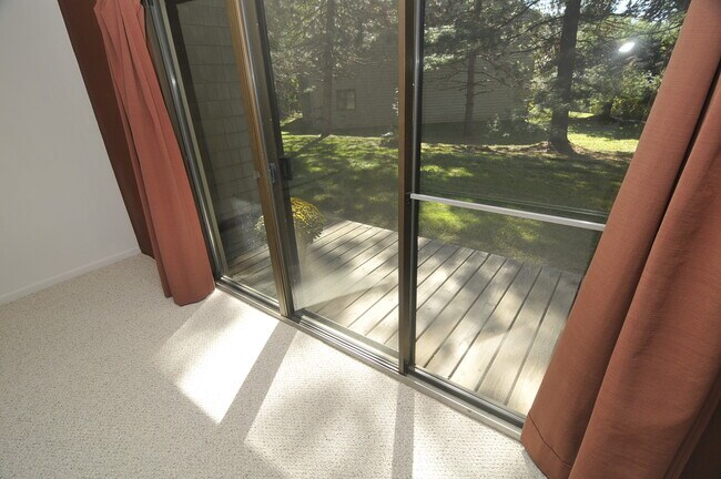 Foto del edificio - 15 Hawthorne Cir
