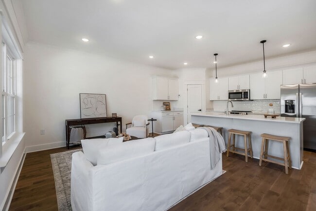 Building Photo - 207 S High St