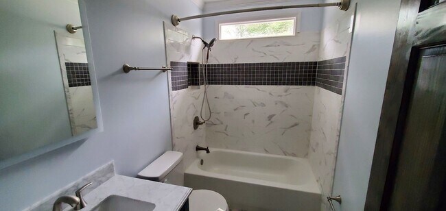 Foto del edificio - 2 Bedroom 1 Bath Duplex