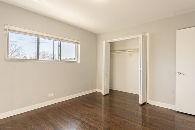 Building Photo - 6947 S Jeffery Blvd